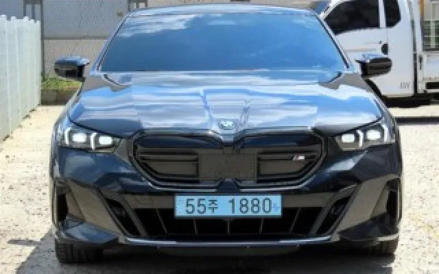 수입중고차직거래사이트 i5 M60 xDrive 매물 사진 17 - 2023/09 32,158km