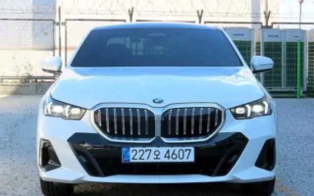 수입중고차직거래사이트 5시리즈 (G60) 530i xDrive 매물 사진 18 - 2024/07 32,409km